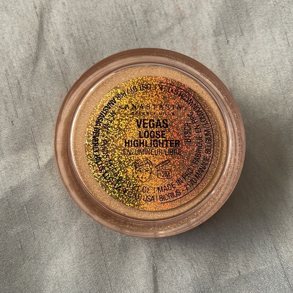 ABH loose highlighter in Vegas - Picture 3 of 5